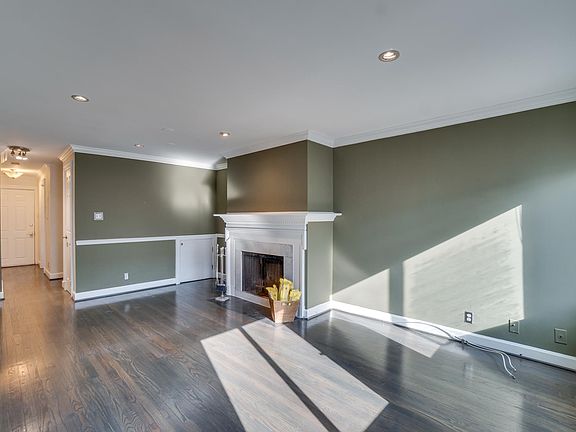 1st floor -- Living room