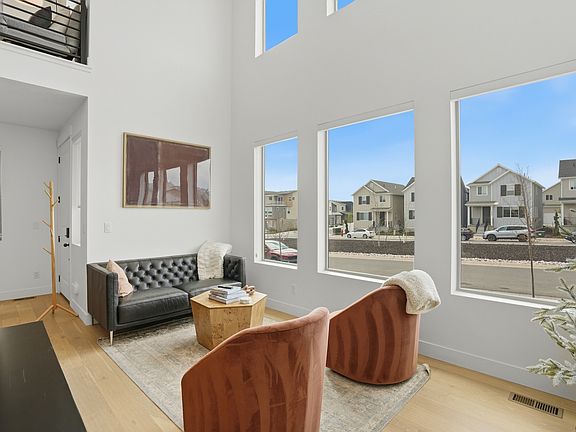 3rd image of 1275 Village Green Trl