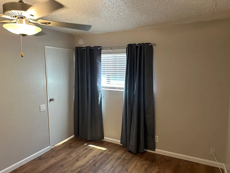 2274 E Desert Inn Rd — Photo 41