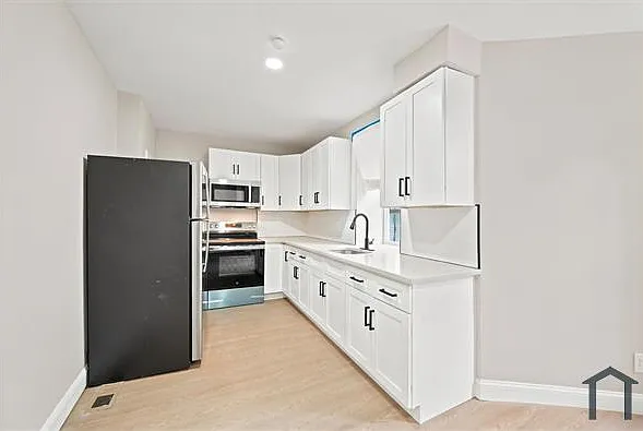 914 E Stafford St — Photo 8
