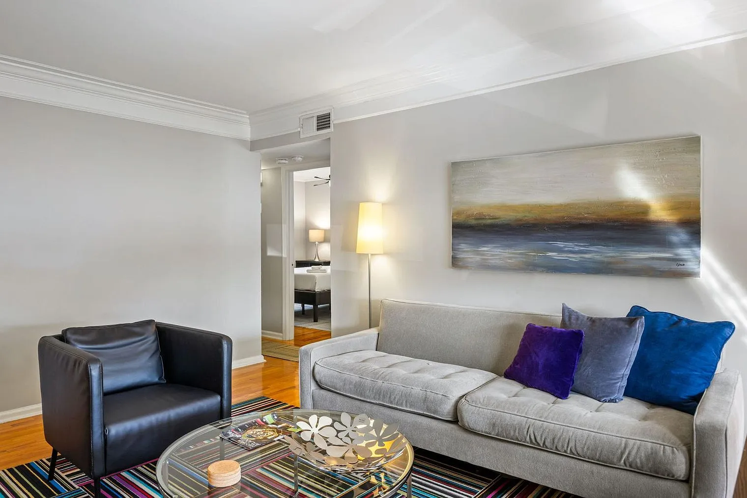 1 bed, 1.0 bath, 645 sqft, $3,334 — Photo 3