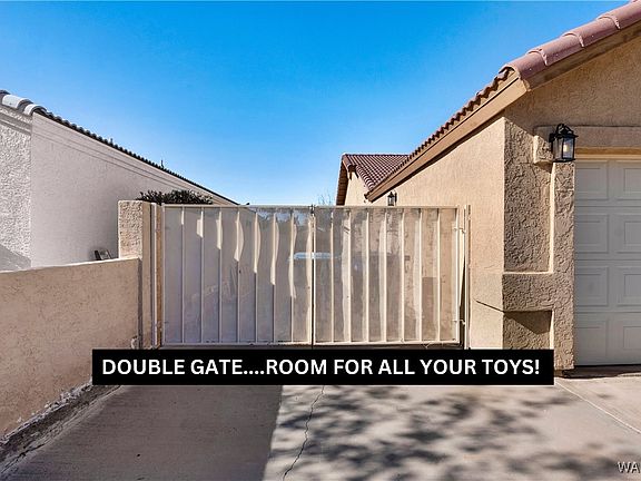 3rd image of 3835 Smoketree Circle