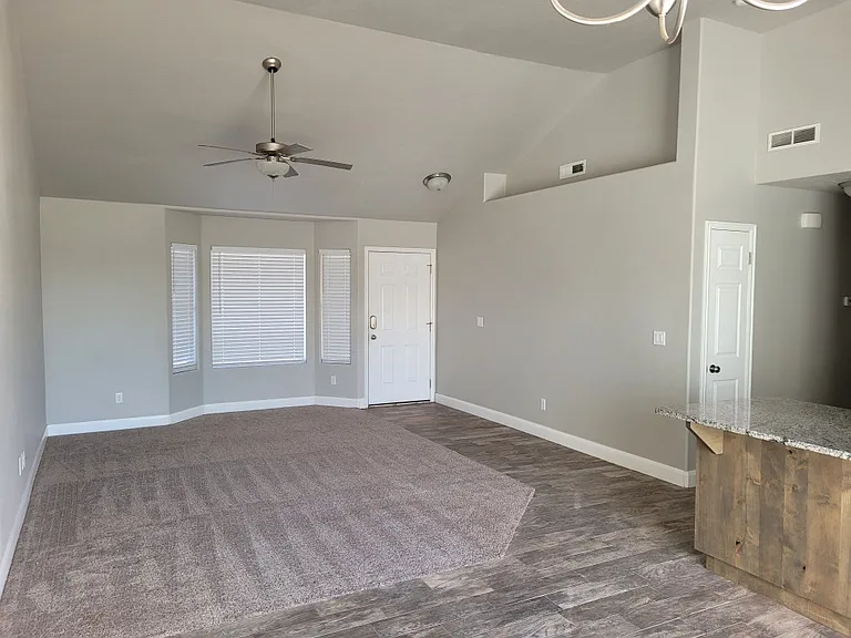 154 E 200 S — Photo 2