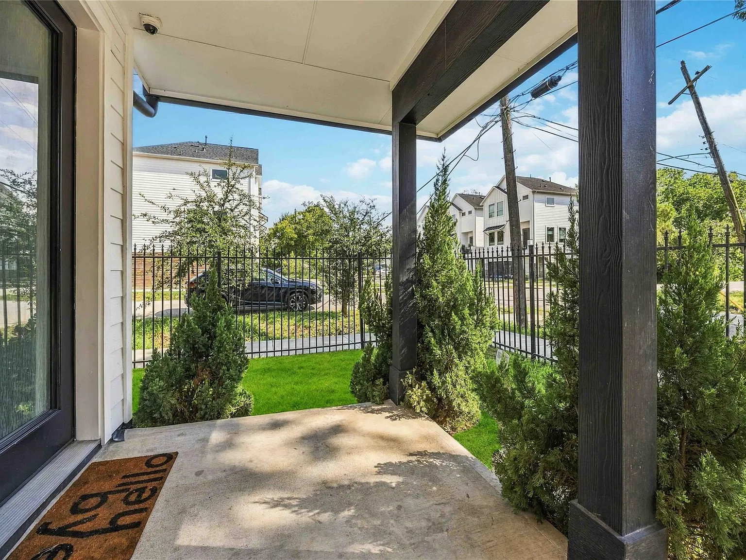 3 bed, 3.0 bath, 1891 sqft, $2,600 — Photo 3