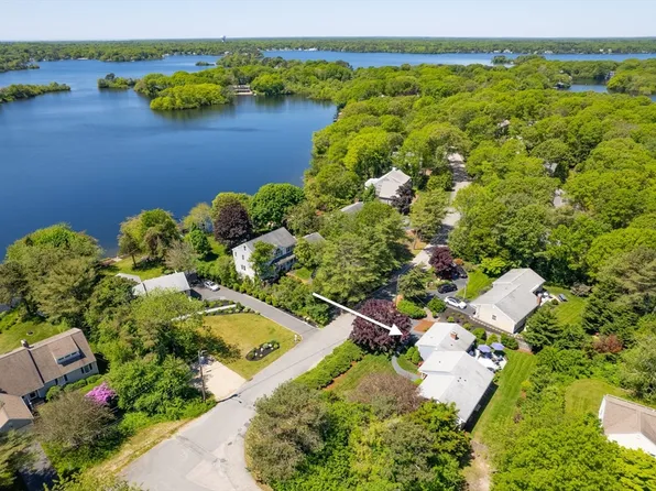 70 Lakeside Dr, Centerville, MA 02632