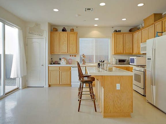 2nd image of 660 Woodard Dr