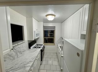 195-05 67th Ave APT 3C, Fresh Meadows, NY 11365
