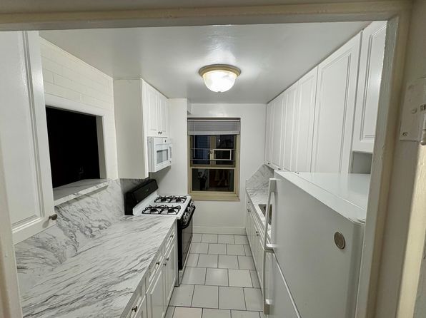 195-05 67th Ave APT 3C