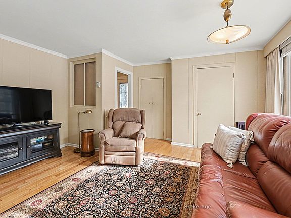 5th image of 29 Daniel St S