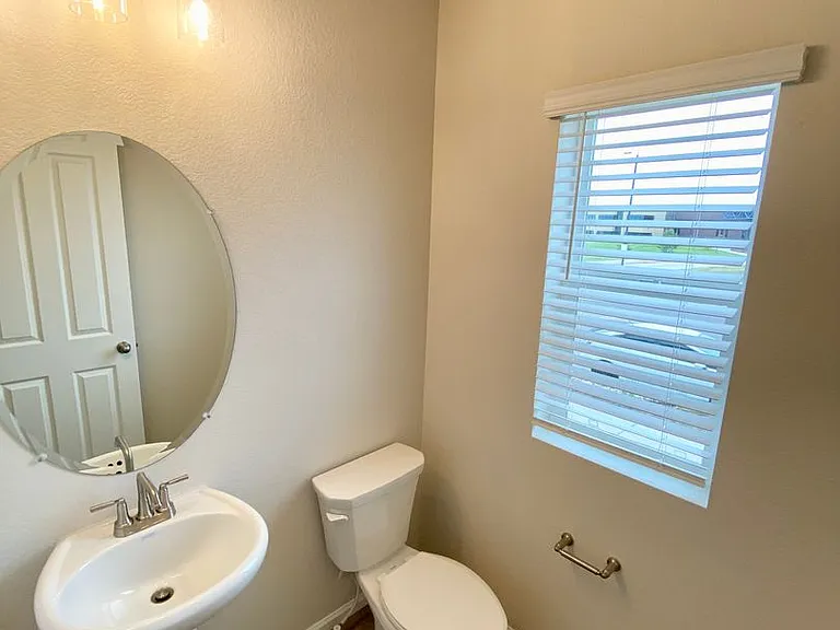 8739 Scarborough Dr — Photo 11