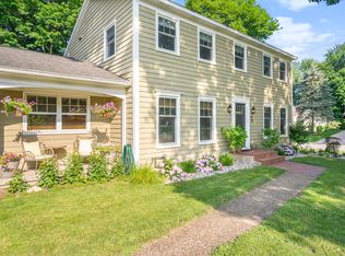 16242 Woodcrest Dr, Spring Lake, MI 49456