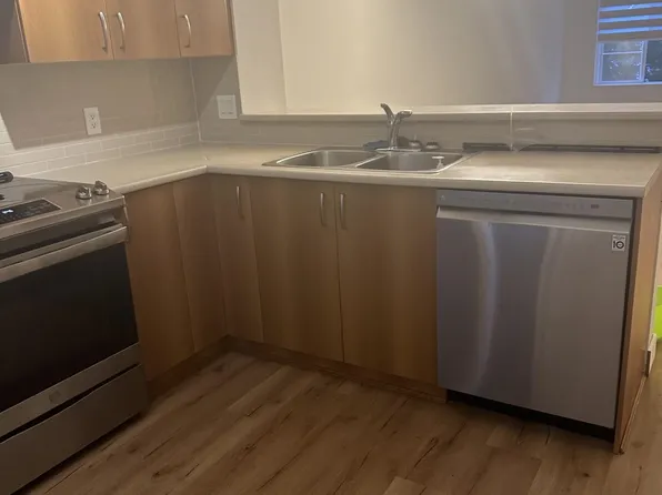 15155 62a Ave #103, Surrey, BC V3S 8A6