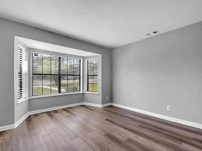27 Sierra Rd — Photo 6