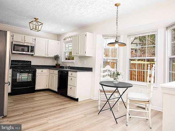 5th image of 818 Marcie Ct