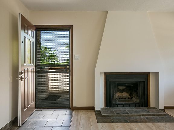 5th image of 6055 McKinney Dr NE