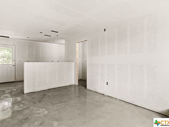 2nd image of 304 Blair St