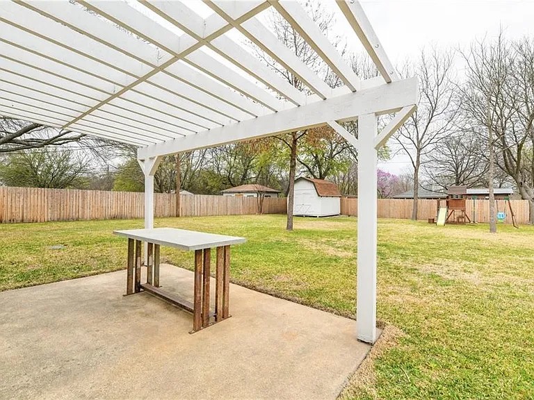 13313 Effingham St — Photo 24