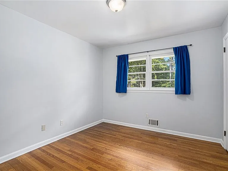 2839 Concord Dr — Photo 14