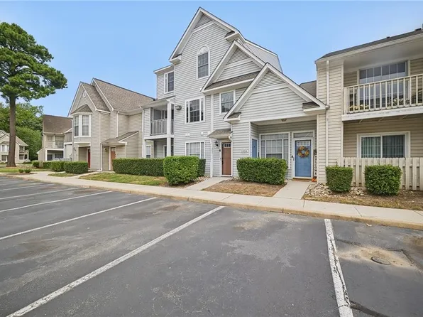1032 Pebblewood Dr, Virginia Beach, VA 23464