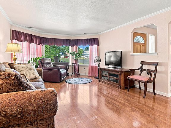 2nd image of 917 Rebecca Dr