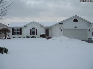 5107 Raspberry Ln, Mineral Ridge, OH 44440
