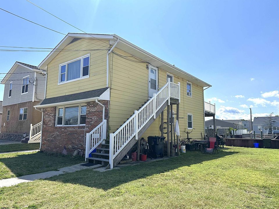 1st image of 2223 Kuehnle Ave