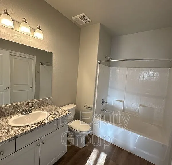 514 S Summit St #102 — Photo 15