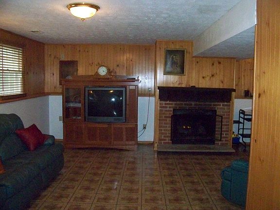 Spacious Family Room, Gas Firplace