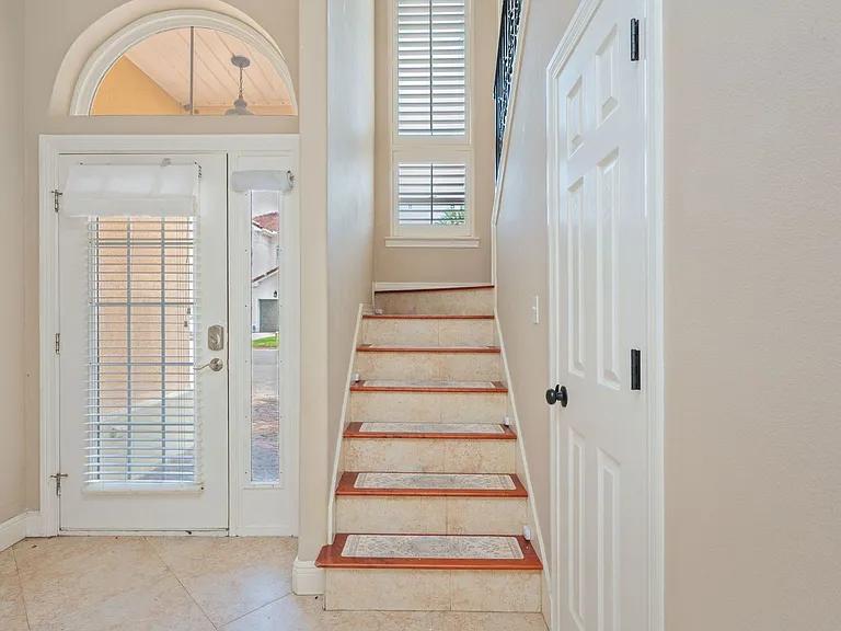 272 Calusa Blvd — Photo 6