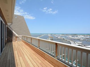 4 Gas Light Dr #404, Racine, WI 53403