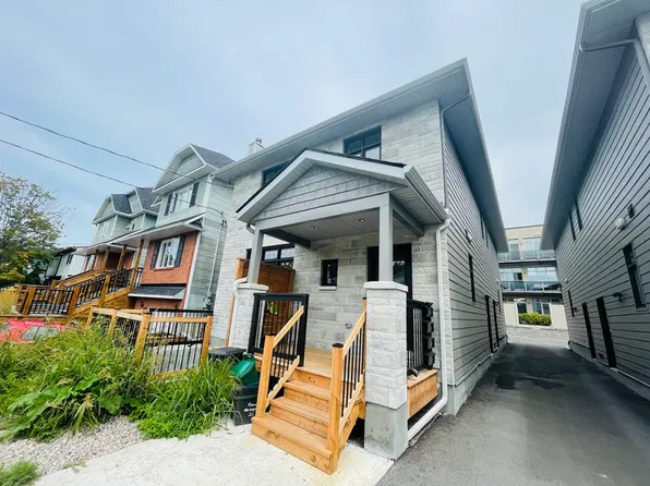 681 Edison Ave #C, Ottawa, ON K2A 1W2