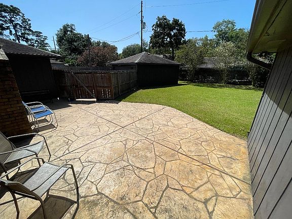 4th image of 210 Black Forest Dr