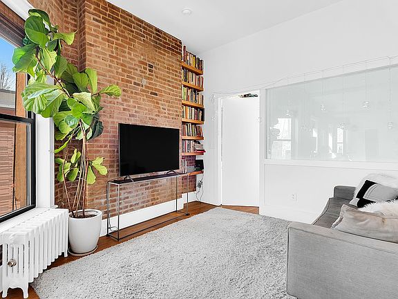 3rd image of 249 E 7th St APT 18