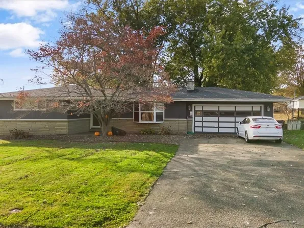 705 Walnut St, Belpre, OH 45714