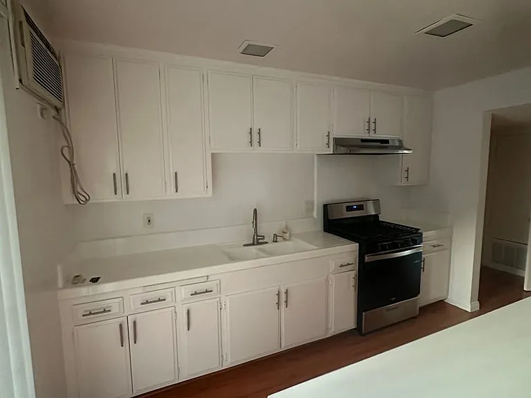 511 N Kenmore — Photo 5