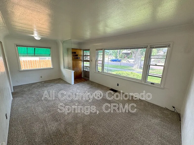 1407 E Platte Ave — Photo 2