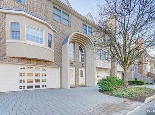 142 Stonegate Trl, Cresskill, NJ 07626