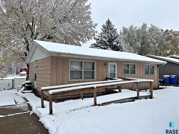 3804 S Holbrook Ave, Sioux Falls, SD 57106