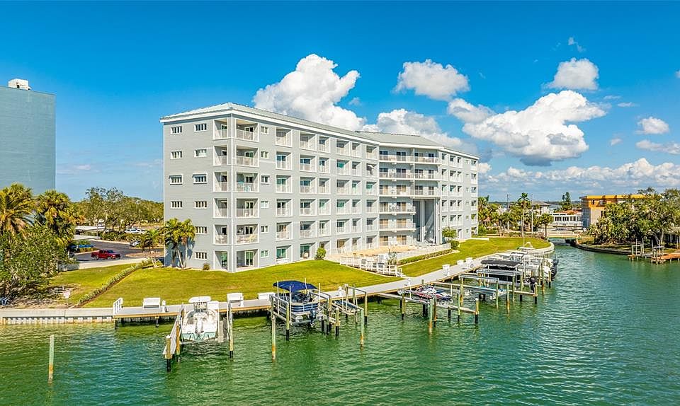 1st image of 610 Island Way APT 302
