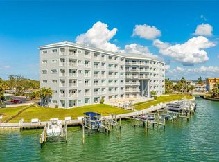 610 Island Way APT 302, Clearwater, FL 33767