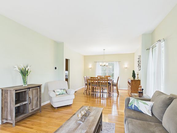 2nd image of 23 Beechwood Hollow St