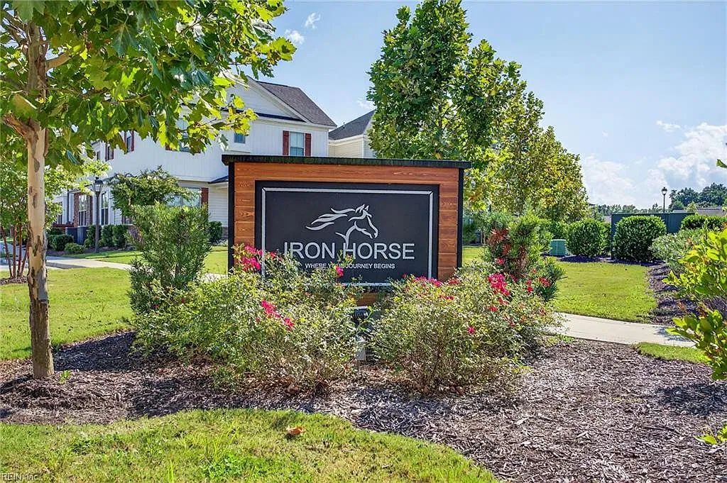 2 bed, 1359 sqft, $2,400 — Photo 1