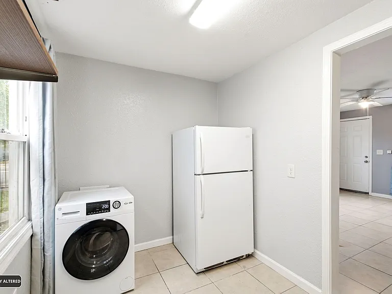 1238 Haskell St #B — Photo 12