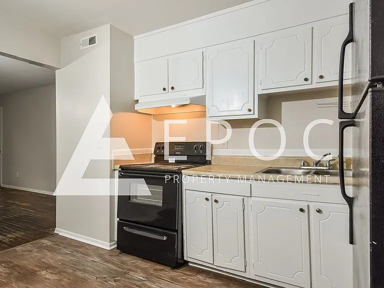 1213 S Downing St — Photo 4