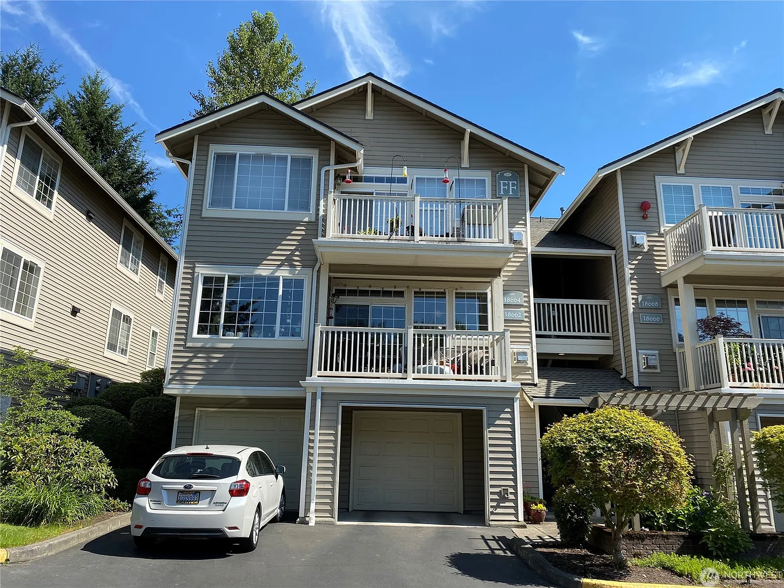 2 bed, 1299 sqft, $3,000 — Photo 2