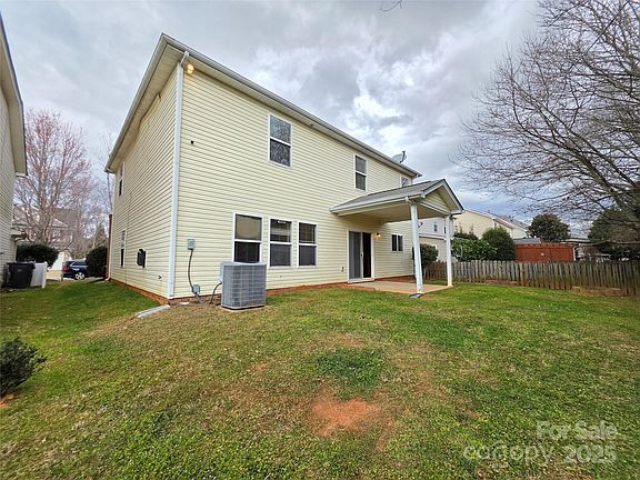 3rd image of 10927 Kinnairds St