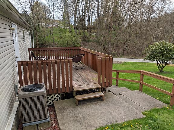 Air-conditioner. Deck. Front entrance.