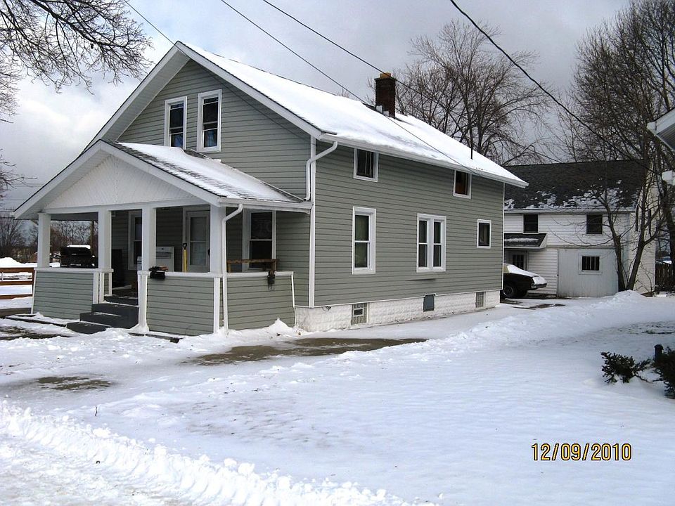 House, 1 BR apt over garage in rear is rented separately