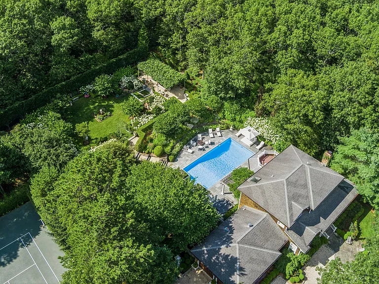 371 Sag Harbor Tpke — Photo 51