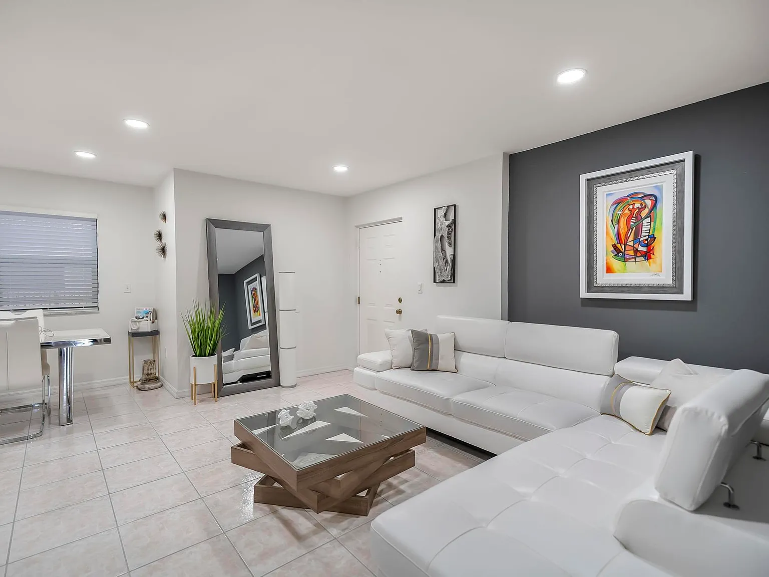 2 bed, 1002 sqft, $2,300 — Photo 4